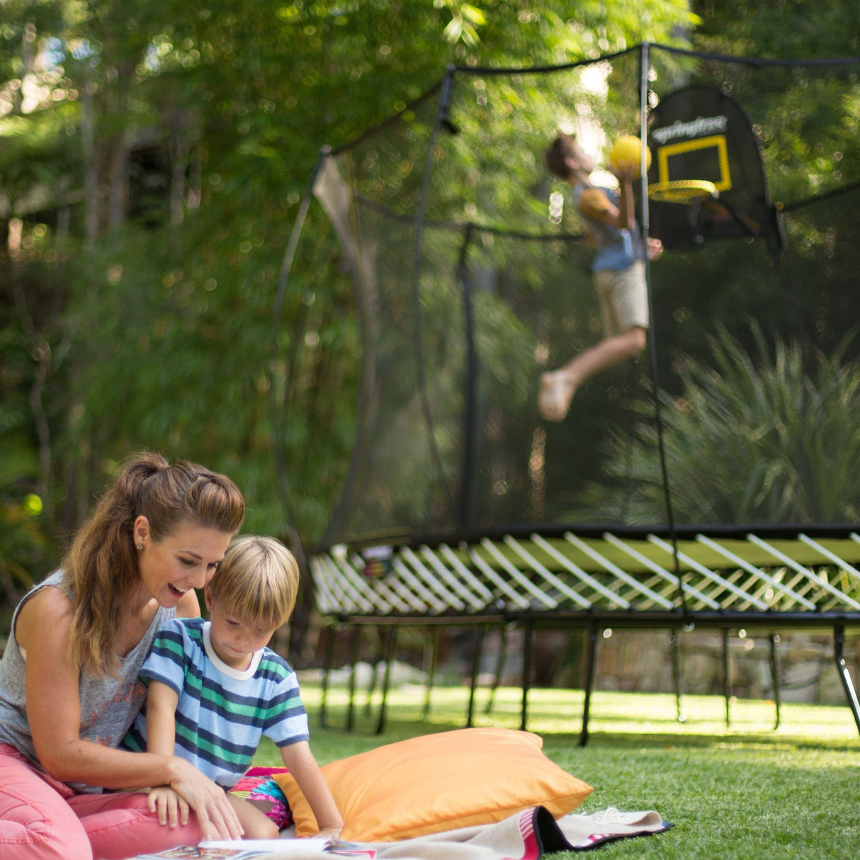 13ft Round Springfree Jumbo Round Trampoline R132