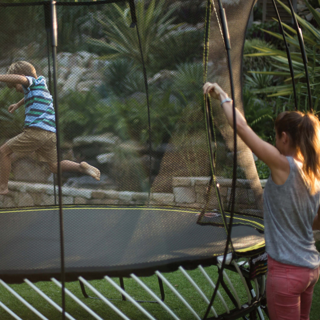 13ft Round Springfree Jumbo Round Trampoline R132 