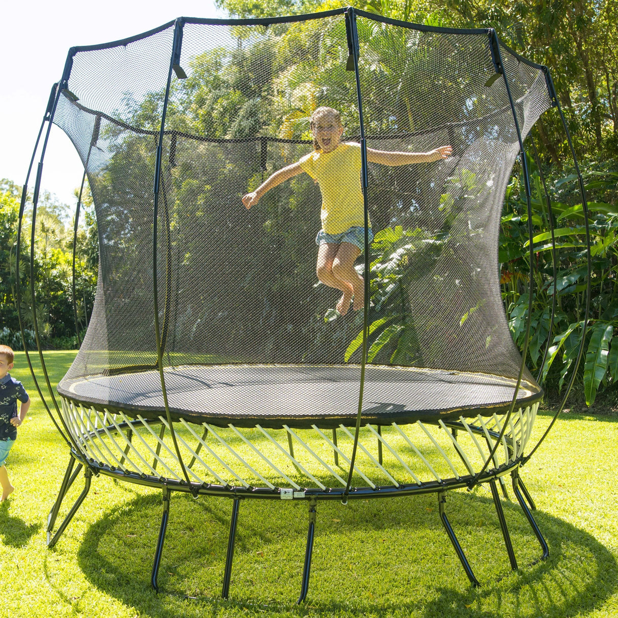 8ft Round Springfree Compact Round Trampoline R54